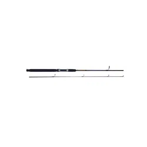 La Caña Rio Allipen Ra165-2 1.65 Mt Pelikan es una elegante caña de pescar negra de dos piezas con anillas espaciadas uniformemente a lo largo de su longitud de 1,65 metros. Diseñada para la comodidad, cuenta con un mango con agarre de espuma y un portacarrete en una sección, y el resto de la longitud en la otra.