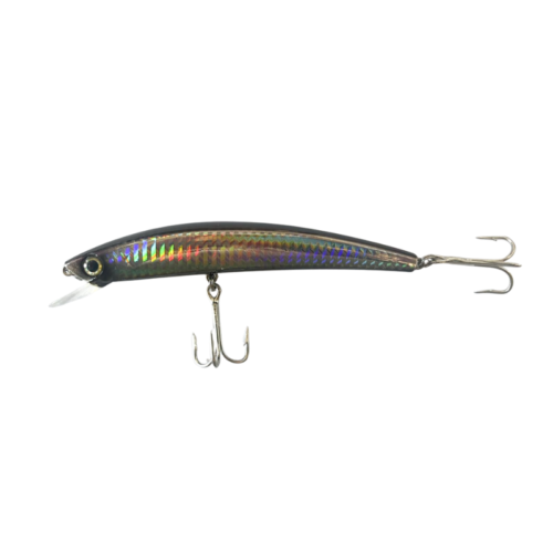 Un primer plano de un Señuelo Lprbk Pro Minnow 13 Cm/18 G Eagle Claw Flotante resalta su cuerpo largo y delgado con un acabado iridiscente, equipado con dos anzuelos triples (en el medio del cuerpo y la cola) y un labio de plástico transparente en la parte delantera para un mejor rendimiento.