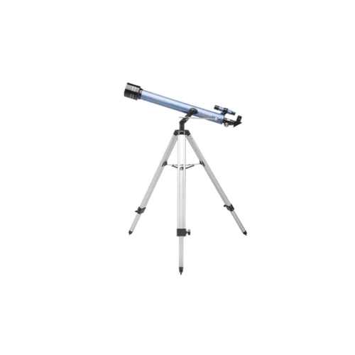 El telescopio refractor Konus Konuspace-6 de color azul está montado sobre un trípode metálico. El telescopio tiene un tubo largo con un ocular y un pequeño buscador acoplado cerca de la parte superior. El trípode tiene patas ajustables con pies de goma para mayor estabilidad, todo ello sobre un fondo blanco.