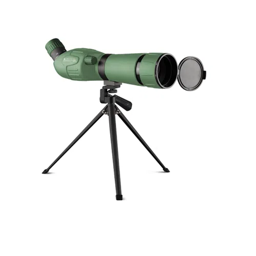 Un telescopio terrestre Catalejo Konus Konuspot-60c 20-60x60 verde y negro se encuentra sobre un trípode negro. La tapa del objetivo está abierta, dejando al descubierto el objetivo, y el ocular tiene un revestimiento de goma negra sobre su base verde.
