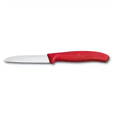 Cuchillo Verdura Rojo Puntiagudo 8 Cm Victorinox 6.7601 con hoja corta plateada y mango liso de color rojo brillante. Colocado sobre un fondo blanco, este diseño moderno y puntiagudo es ideal para pelar y otras pequeñas tareas de cocina.