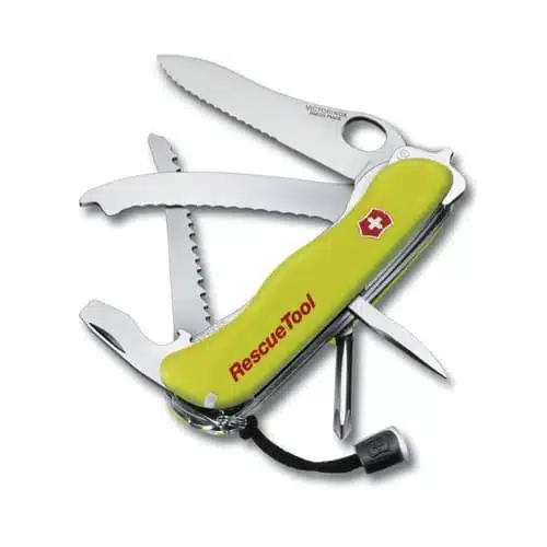 La herramienta de rescate Victorinox Swiss Army RescueTool amarilla, que figura como Cortapluma Rescuetool Amarillo Victorinox 0.8623, incluye varias herramientas plegables, entre ellas una hoja dentada grande, un cortador de cinturones de seguridad, una hoja de sierra para vidrio irrompible, un destornillador de punta plana y un destornillador Phillips. La herramienta también tiene un cordón adjunto.