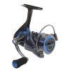 El Carrete Okuma Inspira 40 170m/0.30m es un elegante carrete de pesca en azul metalizado y negro, que cuenta con un mango robusto con empuñadura negra. Su diseño aerodinámico contemporáneo y sus piezas metálicas expuestas garantizan durabilidad para cualquier excursión de pesca.