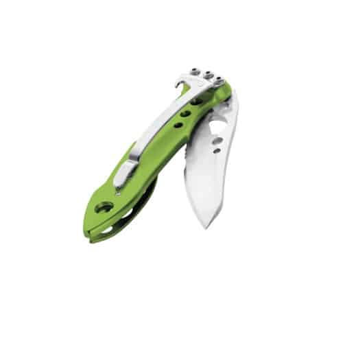 La Navaja Leatherman Skeletool KBX Verde 832384 es una multiherramienta compacta que presenta un elegante diseño verde y plateado, completa con una hoja parcialmente extendida para un uso versátil.