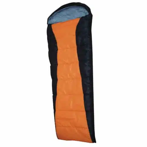 Un saco de dormir rectangular de color naranja, con cremallera completa, de presentación vertical, con lados negros y una zona de capucha gris, etiquetado como Saco Dormir Safari 202010.