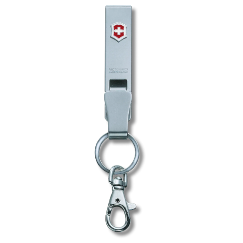 Llavero Victorinox Multiclip P/Cint 4.1858 de acero inoxidable con el logotipo de escudo en rojo y blanco en la parte superior. Cuenta con un clip en la parte inferior, un llavero y un cierre de mosquetón para sujetar llaves u otros objetos.
