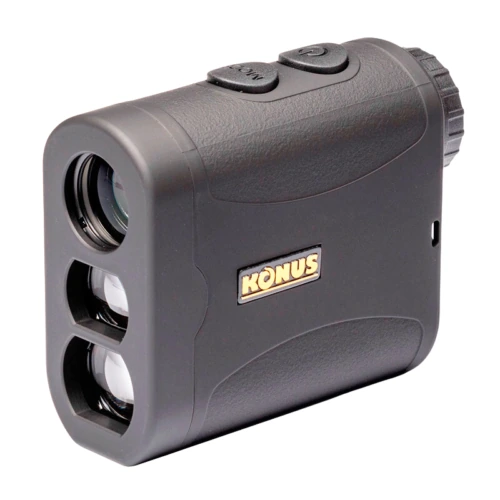 El Telemetro Konus Rf-700 6x-25mm/5-700m #7314 es un telémetro electrónico negro elegante con un agarre texturizado y tres aberturas para lentes, que presenta el icónico logotipo "KONUS" en el costado.