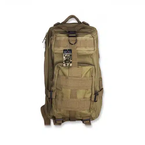 La MOCHILA BARBARIC COYOTE 30LT #34877 es una mochila táctica de color tostado que cuenta con múltiples compartimentos, correas MOLLE en la parte delantera y correas ajustables. Su diseño compacto y resistente la hace perfecta para actividades al aire libre como senderismo o uso militar. Además, tiene una pequeña etiqueta adherida a una de las cremalleras.