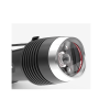 Primer plano de la elegante linterna Linterna F1 400 Lum Led Lenser que muestra su lente con borde plateado. El diseño acanalado garantiza un agarre firme y los componentes internos expuestos ofrecen una idea de su tecnología de vanguardia.