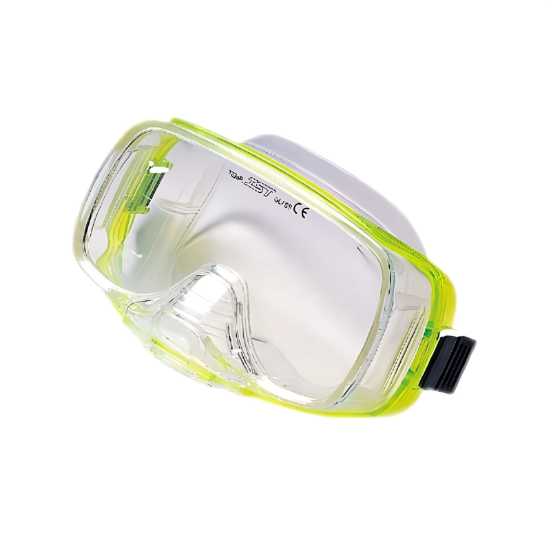 La Mascara De Buceo Imperial Silicona M12/CGN IST Verde cuenta con una máscara de buceo transparente con un borde amarillo neón, una sola lente transparente y una correa negra ajustable en los lados.