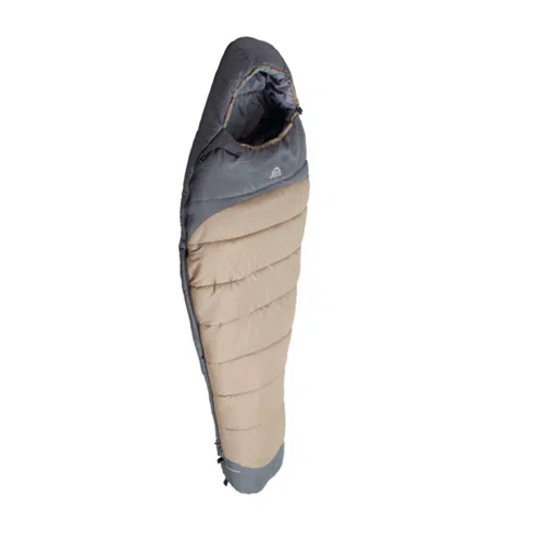 Saco de dormir sintético Doite Trango de estilo momia en color beige y gris con capucha, diseñado para acampar al aire libre. El saco de dormir se muestra en posición vertical, mostrando su forma cónica y diseño acolchado para aislamiento. La capucha tiene un cordón ajustable para mayor calidez.