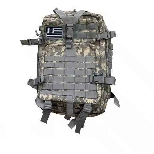 La Mochila Zlip Zktac 1029 Digital Camo es una mochila de estilo militar camuflada con múltiples correas y hebillas. Cuenta con un parche de la bandera de EE. UU. en el frente y correas MOLLE para colocar equipo adicional. El diseño incluye los patrones de camuflaje digital característicos de Zlip en tonos de gris, lo que garantiza durabilidad y sigilo en cualquier entorno.