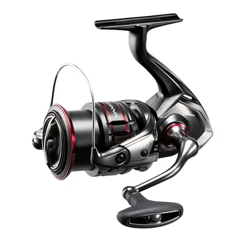 El Carrete Shimano Vanford C5000XGF 175m/0.35mm es un moderno carrete de pesca giratorio en color negro y rojo que cuenta con un diseño elegante y ergonómico. Cuenta con una bobina grande (175m/0.35mm), un guíahilos y una perilla de freno ajustable. El mango tiene un agarre cómodo, adecuado para uso con la mano derecha o izquierda.