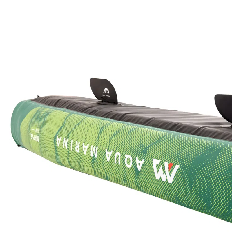 Quilla Slide instalada en kayak Aqua Marina con diseño verde