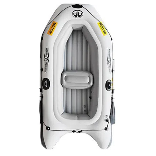 Un bote inflable Motion Aqua Marina gris con detalles en negro y dos remos adjuntos. El bote cuenta con un asiento interior y un acolchado inflado en los costados para mayor comodidad. Las advertencias amarillas llamativas en los costados mejoran la seguridad, mientras que su diseño elegante y compacto garantiza un movimiento suave en el agua.