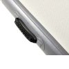 Primer plano de una maleta rígida plateada con un asa negra, que recuerda el elegante diseño que se esperaría de los productos Plataforma Inflable Island Aqua Marina. El foco está en el asa, firmemente sujeta a la superficie texturizada de la maleta.
