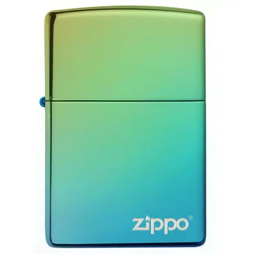 Presentamos el encendedor Zippo Bright Buddha Design, que presenta un cautivador acabado degradado que pasa elegantemente del verde al azul. El encendedor cerrado muestra de manera destacada el logotipo de Zippo en la esquina inferior derecha, realzado por su vívido diseño Bright Buddha para darle un toque elegante.
