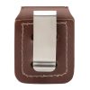 La funda Zippo Cuero Brown Lighter Pouch-Clip, con elegantes costuras blancas y un clip de metal plateado, es ideal para sujetar el encendedor a un cinturón. Este elegante accesorio mantiene tus objetos esenciales a mano.