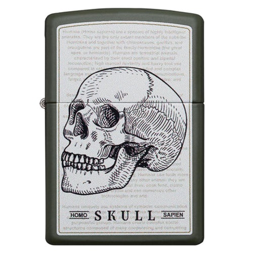 El diseño de calavera de Zippo Encendedor muestra una cautivadora ilustración de "calavera de Homo Sapien", completa con sombreado intrincado sobre un fondo de texto sutil. Envuelto en verde oliva oscuro, este Zippo agrega un toque vanguardista a su colección.
