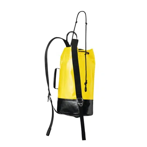 La Mochila Petzl Personnel 15lts es una mochila de color amarillo vibrante diseñada con detalles en negro que ofrece protección impermeable. Cuenta con correas de hombro ajustables y un cierre de cordón superior, con una base negra elegante que se destaca contra su exterior amarillo brillante, lo que la hace funcional y elegante para tus aventuras.