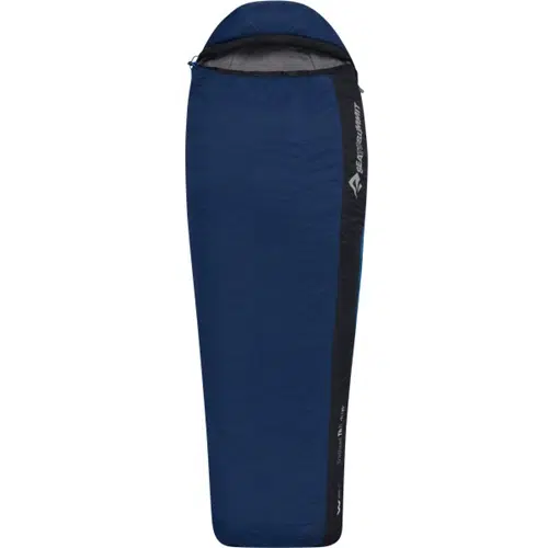 El saco de dormir sintético Sea To Summit Trailhead ThIII -7°C es un saco de dormir tipo momia de color azul y negro con capucha, diseñado para brindar un excelente aislamiento. Es ideal para acampar y realizar aventuras al aire libre, ya que brinda comodidad en diversas condiciones.