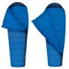 Se muestran dos sacos de dormir tipo momia de color azul Saco de Dormir Pluma Sea To Summit Trek TkI -1°C Regular Wide Left Zip. El izquierdo está parcialmente abierto, dejando al descubierto su forro interior, mientras que el derecho permanece completamente cerrado. Ambos presentan un borde azul oscuro.