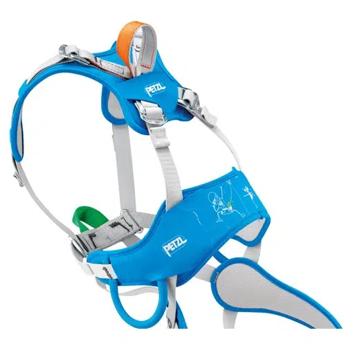 El Arnés Petzl Ouistiti Infantil es un arnés de escalada para niños, disponible en azul y blanco. Incluye correas ajustables, hebillas y acolchados para garantizar la seguridad y el confort, y presenta el logotipo de Petzl y una pequeña ilustración de un escalador en el lateral.
