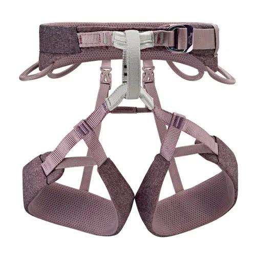 El arnés de escalada Arnés Petzl Selena está disponible en violeta y gris e incluye correas ajustables, perneras acolchadas y portamaterial, todo ello meticulosamente diseñado para garantizar tanto la seguridad como la comodidad.