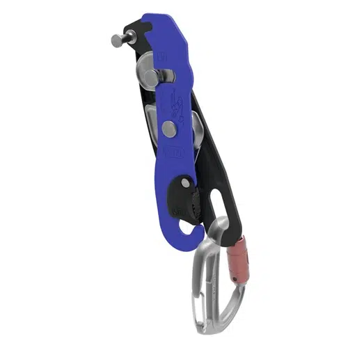 El Descensor Petzl Stop es un dispositivo azul y negro que incorpora un mosquetón de bloqueo en la parte inferior, equipado con una palanca y componentes mecánicos para una gestión eficaz de la cuerda y una seguridad durante las actividades de escalada.
