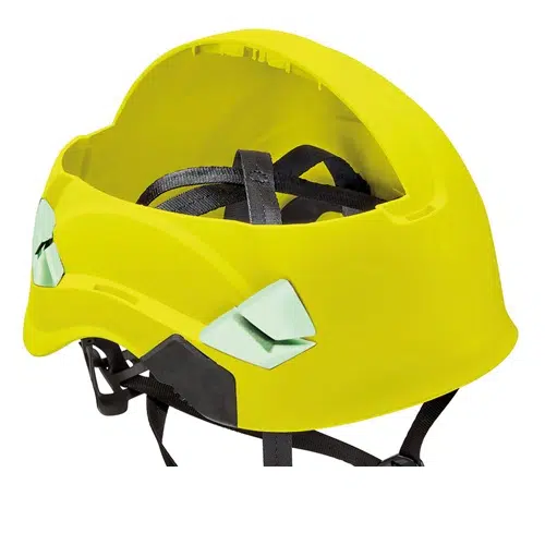 El casco industrial Petzl Vertex Hi-Viz es un elemento esencial de seguridad de color amarillo brillante, con correas negras y parches reflectantes en los laterales, diseñado específicamente para entornos industriales o de construcción.