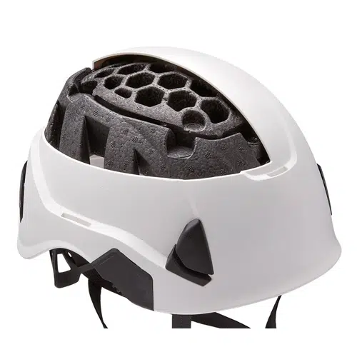 El casco Blanco presenta un diseño elegante con su interior negro, acolchado con patrón hexagonal y correas ajustables. Ligeramente inclinado, revela características de seguridad perfectas para andar en bicicleta o escalar. Ideal como casco industrial, es comparable al confiable Petzl Strato.