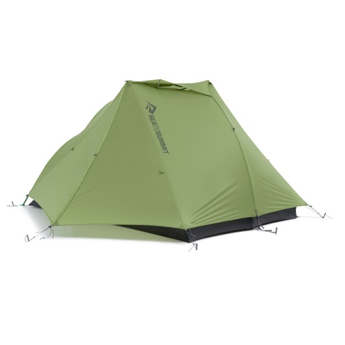 La carpa Carpa Sea To Summit Alto TR2 para 2 personas en color verde se destaca por su diseño angular y aerodinámico. Equipada con múltiples puntos de amarre, es perfecta para las aventuras de campamento.