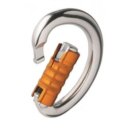 Primer plano de un mosquetón plateado con mecanismo de bloqueo naranja, inspirado en el diseño Omni de Petzl, perfecto para escalar o asegurar. Este elegante mosquetón de seguridad cuenta con un sistema de bloqueo de rosca y un acabado metálico duradero.