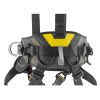 El arnés de seguridad Arnés Industrial Petzl Volt Internacional presenta un diseño llamativo en negro y amarillo con varias correas ajustables, anillos de metal y hebillas. Este arnés de seguridad proporciona sujeción y sujeción seguras para diversas aplicaciones.