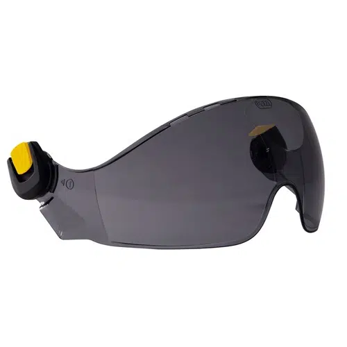 Un par de anteojos de seguridad tintados con un diseño elegante y envolvente, que cuenta con una pequeña almohadilla nasal ajustable negra y amarilla en el lado izquierdo para un ajuste seguro. Similares a la Pantalla Protectora Facial Petzl Vizir Shadow, estos anteojos tienen lentes oscuros que brindan una amplia protección para los ojos.