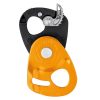 El Polea Industrial Petzl Micro Traxion se destaca en una imagen de primer plano, mostrando su bloqueador mecánico de escalada negro y naranja con un dispositivo de bloqueo por leva. Incluye un punto de enganche redondo de metal y una leva dentada para un agarre eficaz de la cuerda, con la palabra "PATENTED" claramente visible en la parte superior.