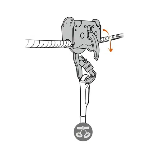 Ilustración del dispositivo anticaídas Polea Industrial Petzl Trac Guide Lt conectado a un cable. El mecanismo incluye una flecha que indica el movimiento o el ajuste, con una cuerda de seguridad conectada debajo, lo que resalta su diseño industrial para un rendimiento confiable.