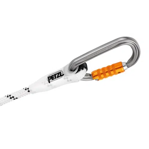 Un mosquetón plateado con un cierre de rosca naranja está unido a una cuerda moteada de blanco y negro. La cuerda, que tiene una funda con la etiqueta "PETZL", es parte de un montaje industrial, que posiblemente incorpore el elemento de amarre Petzl Grillon para una mayor seguridad.