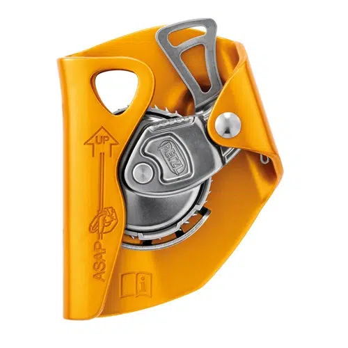 El anticaídas deslizante Petzl Asap es un anticaídas móvil de color amarillo y plata diseñado para la seguridad industrial en altura. Dispone de una flecha orientada hacia arriba que indica el sentido de uso e incluye un mecanismo de fijación segura a una cuerda de seguridad.