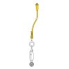 Ilustración que muestra un cable de puente amarillo con pinzas en ambos extremos, colocado encima de un conector de terminal de batería circular. Debajo se muestra un diagrama del circuito, que indica las conexiones positivas y negativas, similar al Elemento de Amarre Industrial Petzl Jane -I en su precisión y funcionalidad.