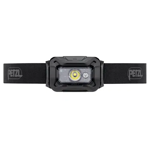 La linterna frontal Petzl Aria 1 RGB de 350 lm en color negro cuenta con dos luces LED en una correa ajustable. En la parte superior de la carcasa de la linterna hay un botón central y el logotipo de Petzl adorna ambos lados de la correa.