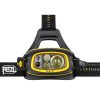 La linterna frontal Petzl Duo Z1 360lm en color negro y amarillo incluye correas ajustables y una serie de luces LED en la parte frontal.