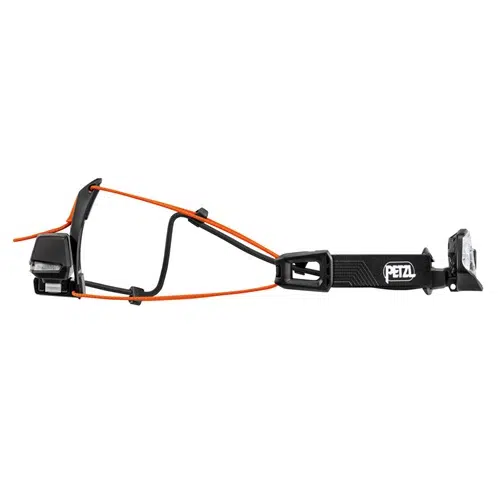 Las gafas de escalada de color naranja y negro con patillas ajustables y el logotipo Petzl en la correa son una combinación ideal con la Linterna Frontal Petzl Nao RL 1500lm, garantizando una seguridad óptima durante tus aventuras nocturnas.
