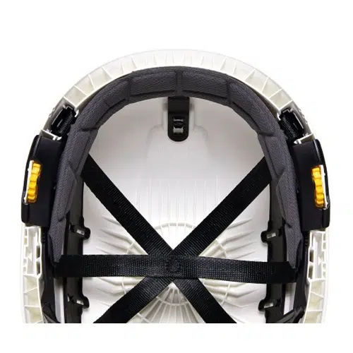 En la vista interior del casco de seguridad de color blanco destacan sus correas ajustables de color negro y dos clips amarillos en los laterales. Este casco es compatible con el Pack Contorno Acolchado Petzl Vertex y Strato – 5 Unidades, ofreciendo mayor comodidad y protección a través de su acolchado.