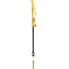 El Salvarramas para Poda Petzl Naja, equipado con su mecanismo de leva metálica de última generación, sujeta firmemente la cuerda negra mientras se fija a una correa amarilla, lo que lo hace perfecto para tareas de escalada o rescate y ofrece una confiabilidad y funcionalidad comparables a las mejores herramientas del mercado.