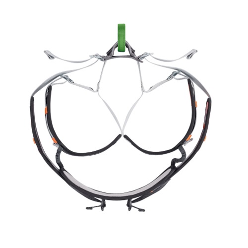 El arnés de escalada Petzl Aspir Lt de Arnés Industrial presenta un armazón gris complementado con hebillas ajustables de color naranja y un punto de enganche de color verde. Este arnés ligero y minimalista, con un fondo blanco, es perfecto para escaladores que valoran la seguridad y la simplicidad en su equipo.