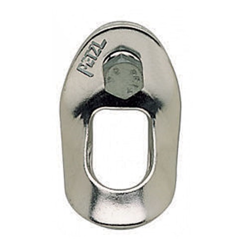 Placa de escalada de metal brillante con un orificio ovalado en el centro para colocar el material de escalada, ideal para espeleología. La marca "Petzl" está grabada cerca de la parte superior y se presenta en un práctico paquete de 25 unidades llamado Pack Placa Espeleología Petzl Coudee – 25 Unidades.