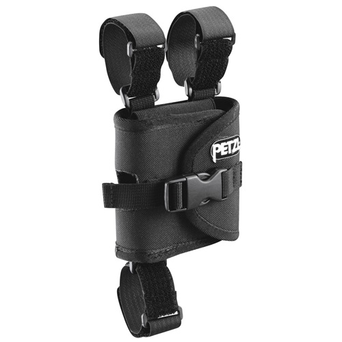 El arnés Petzl negro incluye varias correas y hebillas ajustables, ideales para asegurar el equipo o brindar apoyo. Se combina a la perfección con el soporte linterna Petzl para manillar de bicicleta, lo que ofrece una solución conveniente para sus necesidades de iluminación en cada aventura.