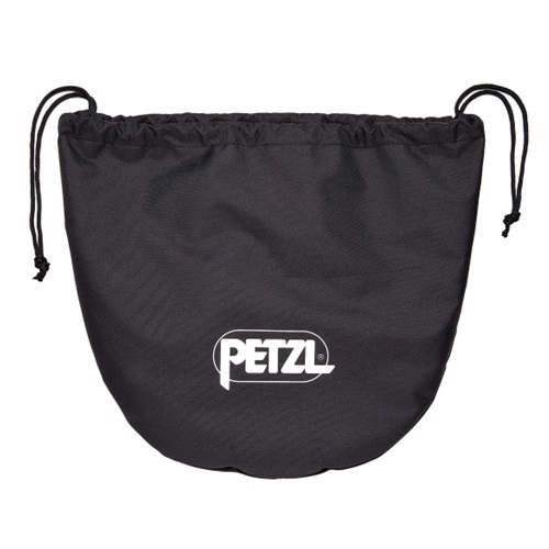 La Funda para Cascos Petzl Vertex y Strato es una bolsa negra con cordón de Petzl, ideal para guardar los cascos Vertex y Strato. Se cierra en la parte superior con dos cordones y tiene el logotipo blanco de Petzl en un lugar destacado en el centro delantero. El material parece duradero y ligeramente arrugado.