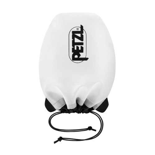 La Funda para Linterna Frontal Petzl Shell Lt es una bolsa con cordón de color blanco que presenta el logotipo de Petzl impreso en negro en la parte superior central. Tiene un cierre con cordón negro en la parte inferior, que se ve ceñido en la imagen. El material parece duradero, lo que la hace adecuada para transportar equipo para actividades al aire libre o de escalada.